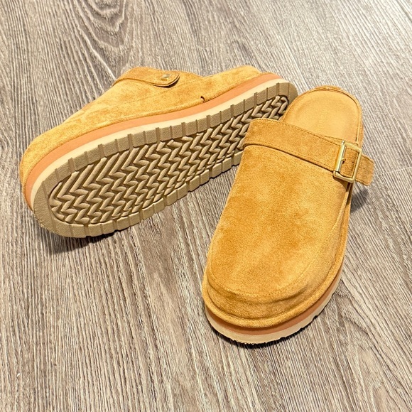 Madden Girl Slip-On Shoes - Picture 3 of 3